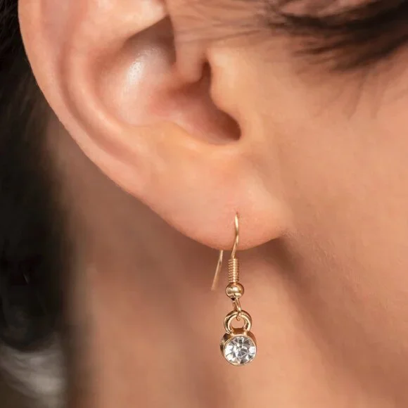 Paparazzi Jewelry Accessories - Shimmering Song - Gold Necklace - Vintage - Picture 3 of 8